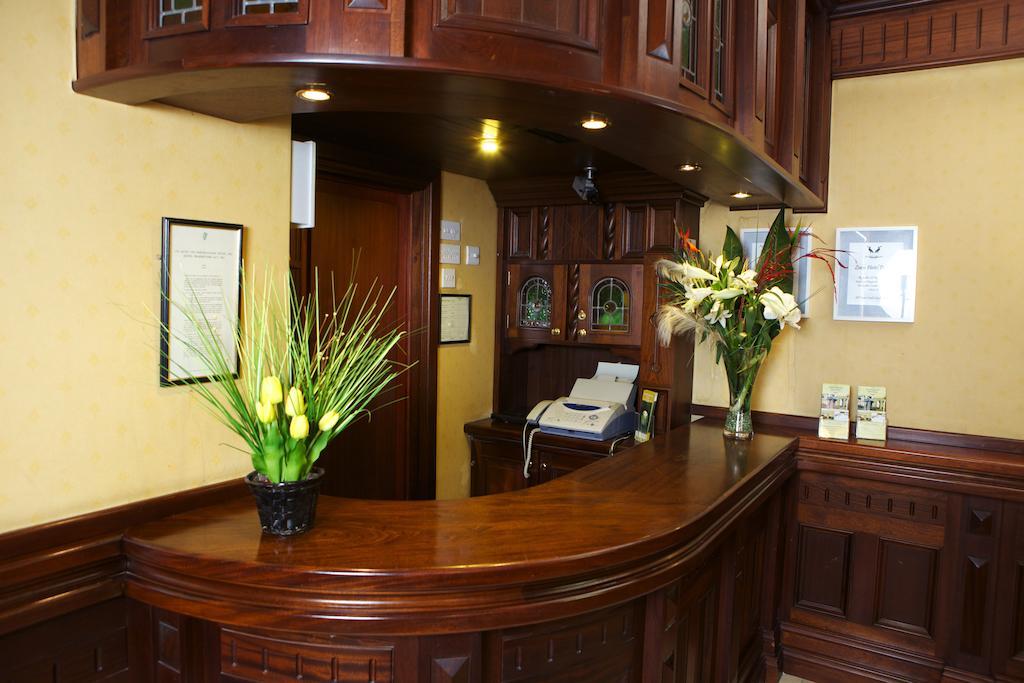 Leens Hotel Abbeyfeale Eksteriør billede